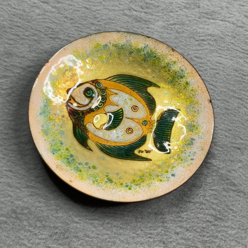Phyllis Wallen Artistic Mid-Century Enamel on Copper “Fish” Design Glass Plate - Picture 3 of 15